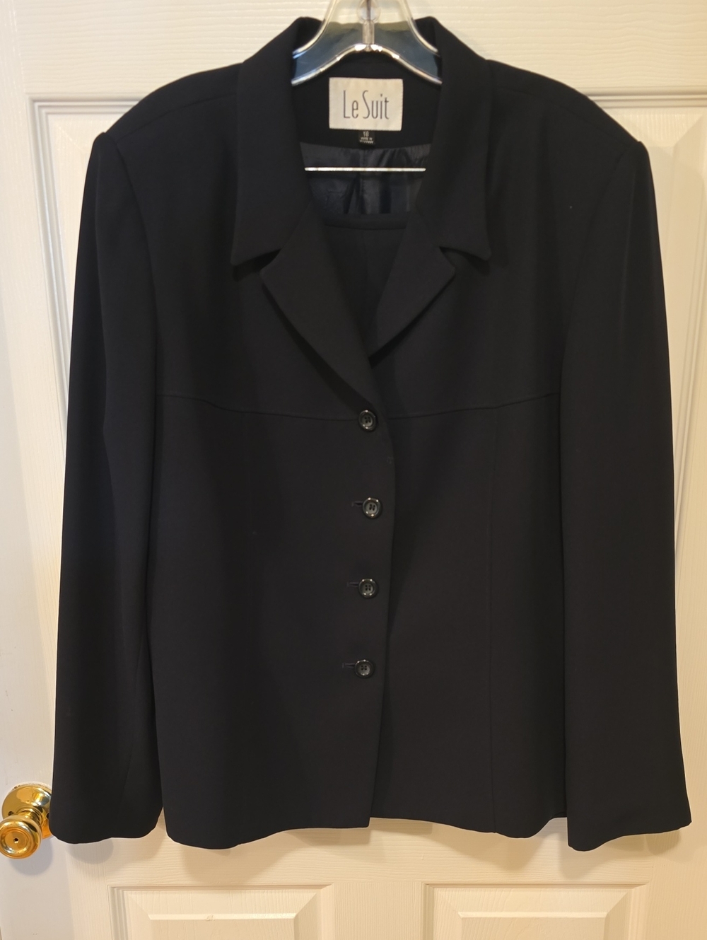 Le Suit Women's Navy Blue Skirt Suit. Size 18
